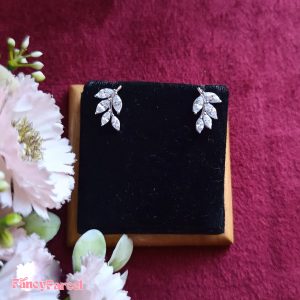 SPARKLING LEAF STUD EARRINGS - Image 3