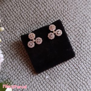 SPARKLING FLORAL EARRINGS - Image 4