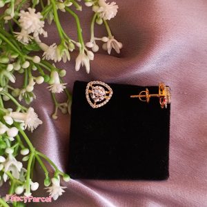 SINGLE DIAMOND WITH TRIANGLE HALO EARRING - Image 4