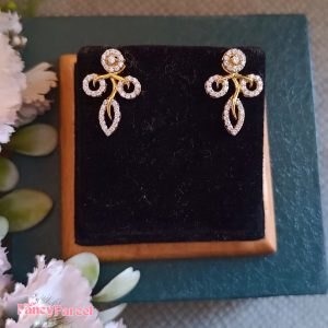 ELEGANT FLORAL DESIGN STUD EARRINGS - Image 4