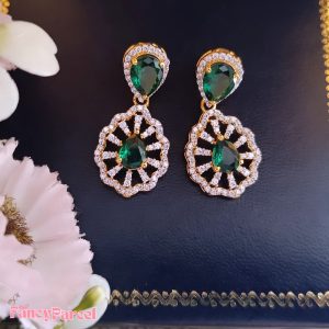 ELEGANT EMERALD DROP EARRINGS - Image 1