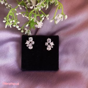 CLUSTER DIAMOND STUD EARRING - Image 2