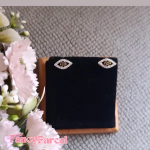 EYE STUD EARRINGS - Image 1