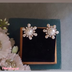 PEARL FLOWER STUD EARRINGS - ELEGANT SPARKLE - Image 1