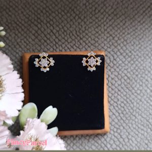 SPARKLING FLOWER STUD EARRINGS - Image 2