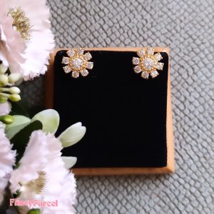 FLOWER DESIGNED EARRINGS - Image 1