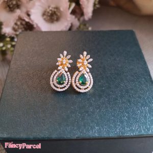 LUXURIOUS EMERALD DROP EARRINGS - Image 4