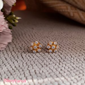 SPARKLING FLOWER EARRINGS - Image 4