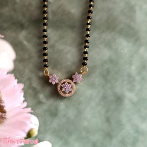 ELEGANT FLORAL NECKLACE WITH STYLISH CHAIN - Image 1