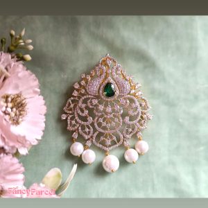 EMERALD AND PEARL PENDENT - Image 1