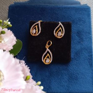 STUNNING DROPLET DESIGN PENDENT AND EARRINGS - Image 4