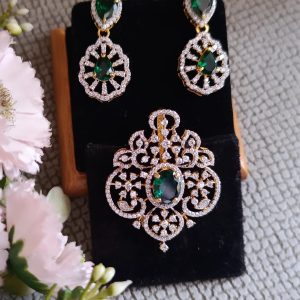 ELEGANT GREEN STONE PENDENT SET - Image 3