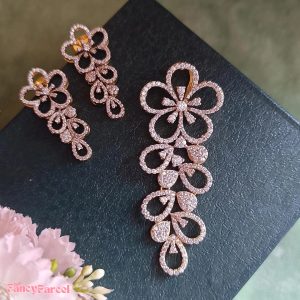 FLORAL PENDANT AND EARRING - Image 4
