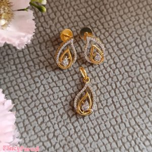 STUNNING DROPLET DESIGN PENDENT AND EARRINGS - Image 3